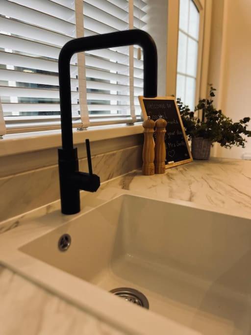Coastal Apartments No 1 シーハム エクステリア 写真